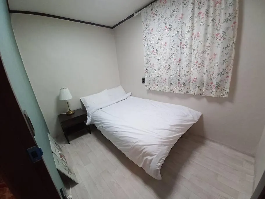 Mokdong Rodeo 3 Room Seul